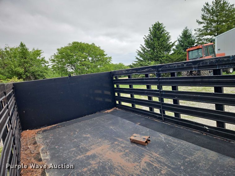 image for item EO7281 2004 Ford F450 Super Duty flatbed truck