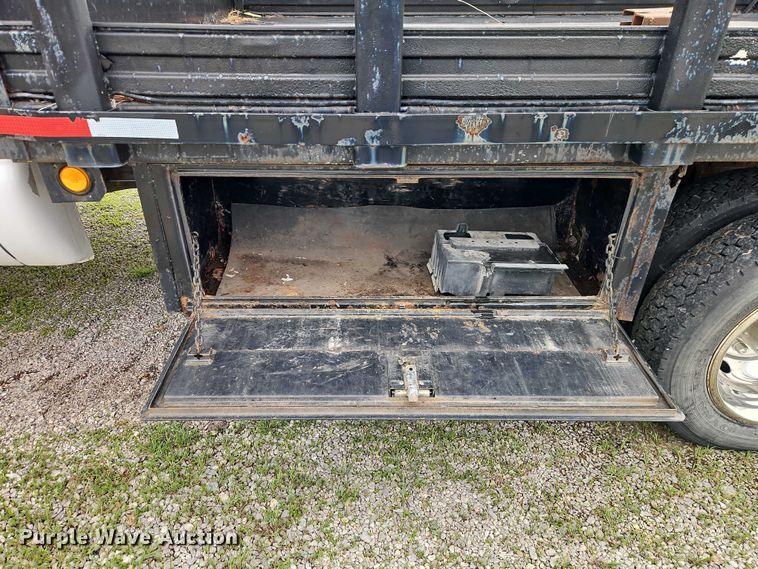 image for item EO7281 2004 Ford F450 Super Duty flatbed truck