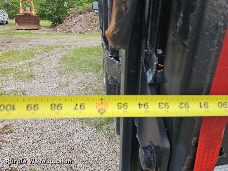image for item EO7281 2004 Ford F450 Super Duty flatbed truck