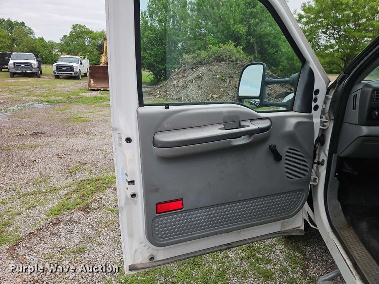 image for item EO7281 2004 Ford F450 Super Duty flatbed truck