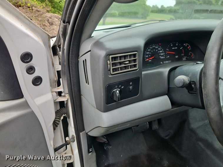 image for item EO7281 2004 Ford F450 Super Duty flatbed truck