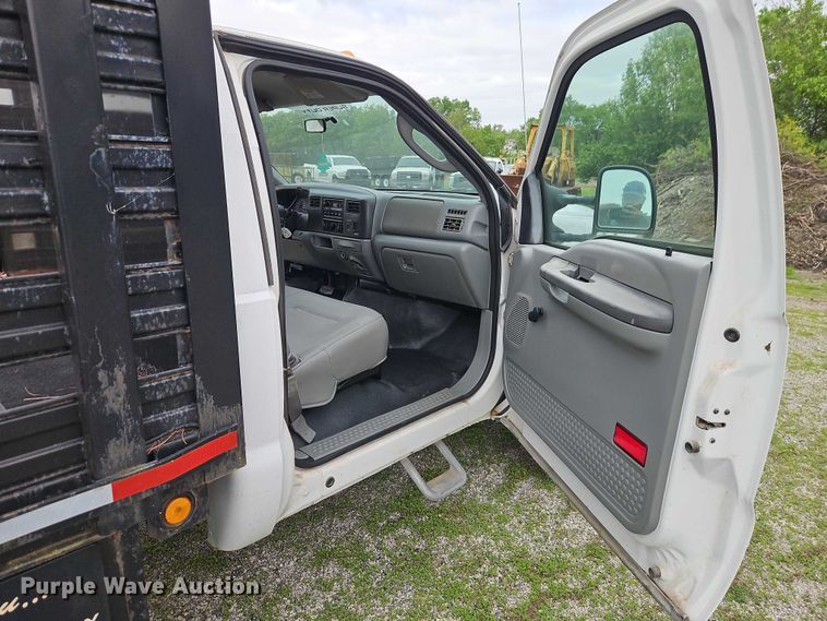 image for item EO7281 2004 Ford F450 Super Duty flatbed truck