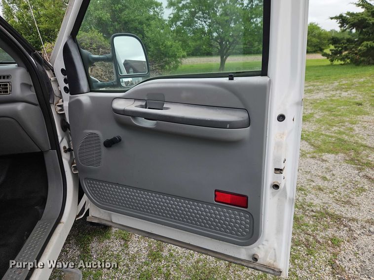 image for item EO7281 2004 Ford F450 Super Duty flatbed truck