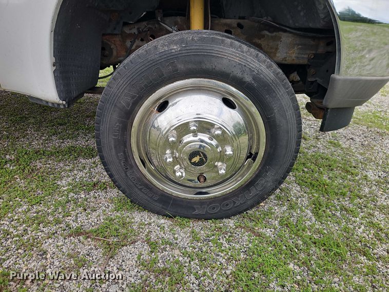image for item EO7281 2004 Ford F450 Super Duty flatbed truck