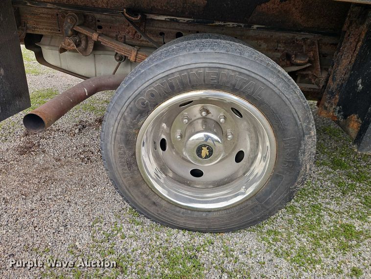 image for item EO7281 2004 Ford F450 Super Duty flatbed truck