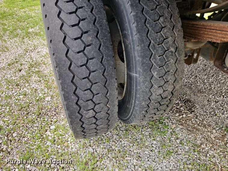 image for item EO7281 2004 Ford F450 Super Duty flatbed truck
