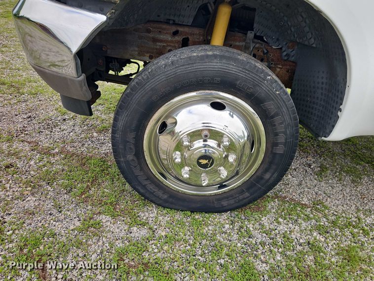 image for item EO7281 2004 Ford F450 Super Duty flatbed truck