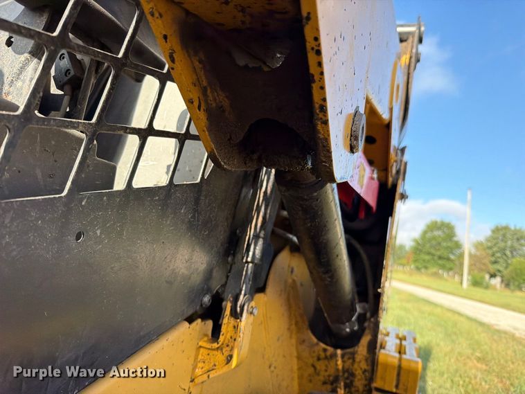 image for item EO8743 2017 Caterpillar 242D skid steer loader