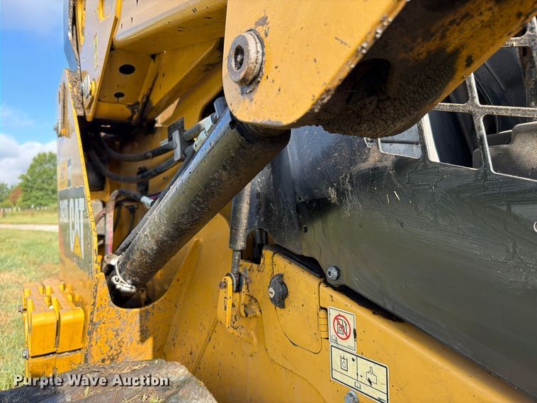 image for item EO8743 2017 Caterpillar 242D skid steer loader
