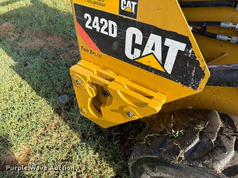 image for item EO8743 2017 Caterpillar 242D skid steer loader