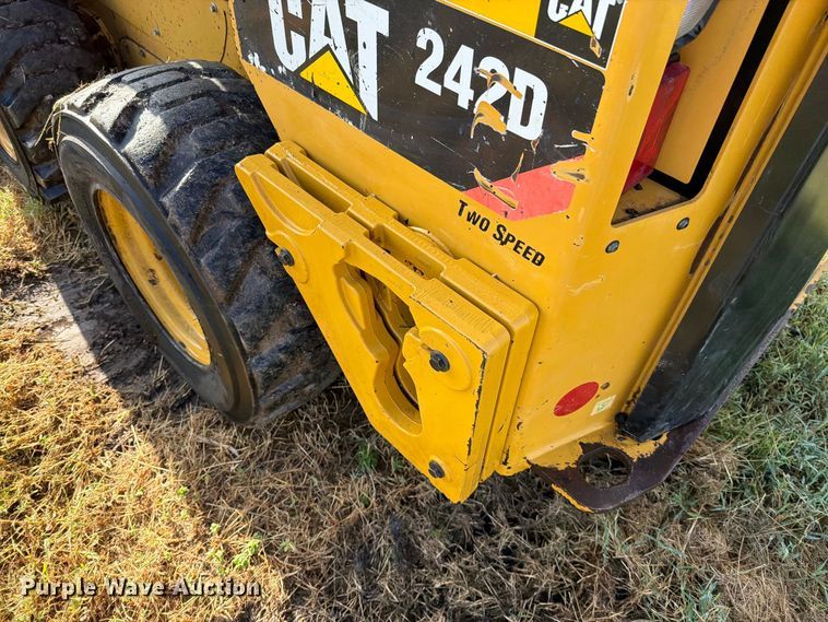 image for item EO8743 2017 Caterpillar 242D skid steer loader
