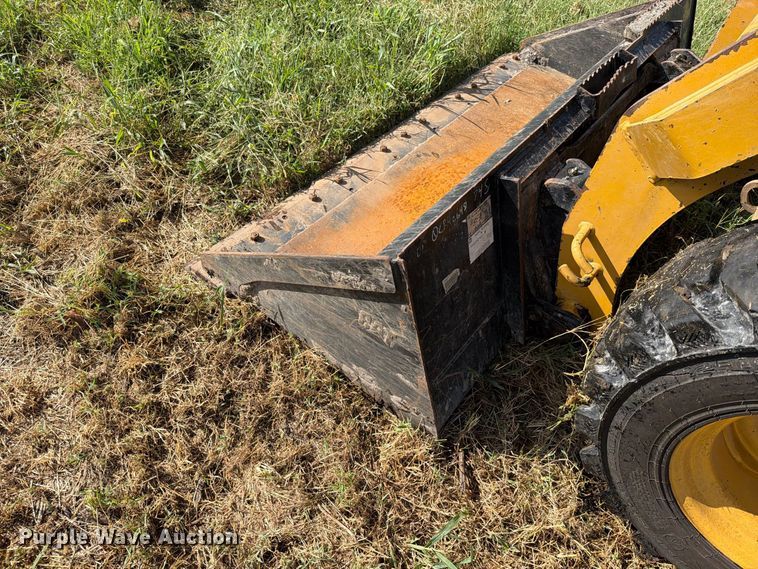image for item EO8743 2017 Caterpillar 242D skid steer loader