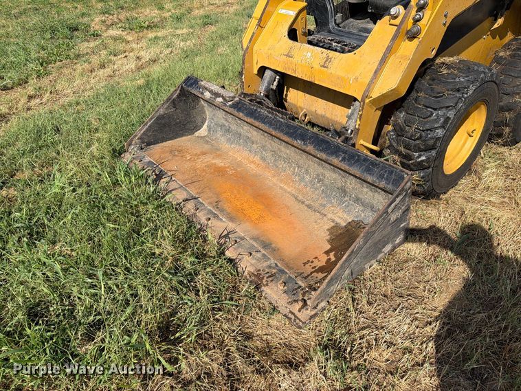 image for item EO8743 2017 Caterpillar 242D skid steer loader