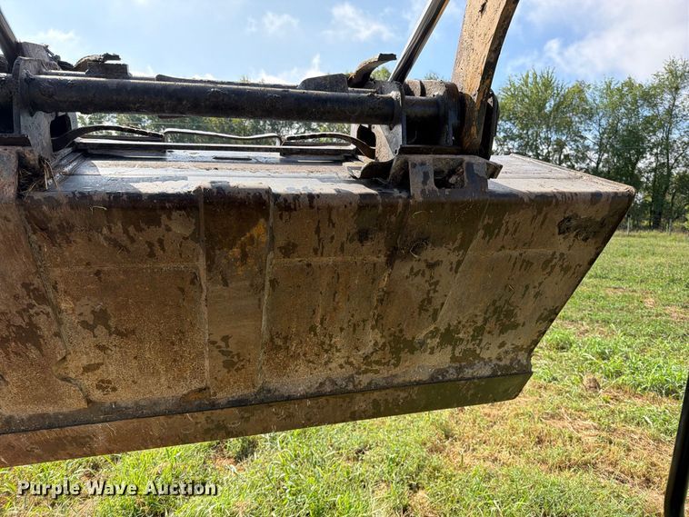 image for item EO8743 2017 Caterpillar 242D skid steer loader