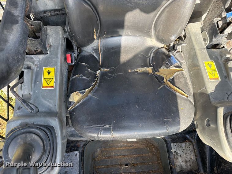 image for item EO8743 2017 Caterpillar 242D skid steer loader