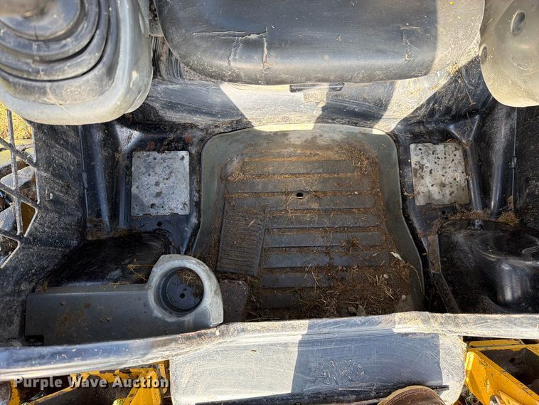 image for item EO8743 2017 Caterpillar 242D skid steer loader