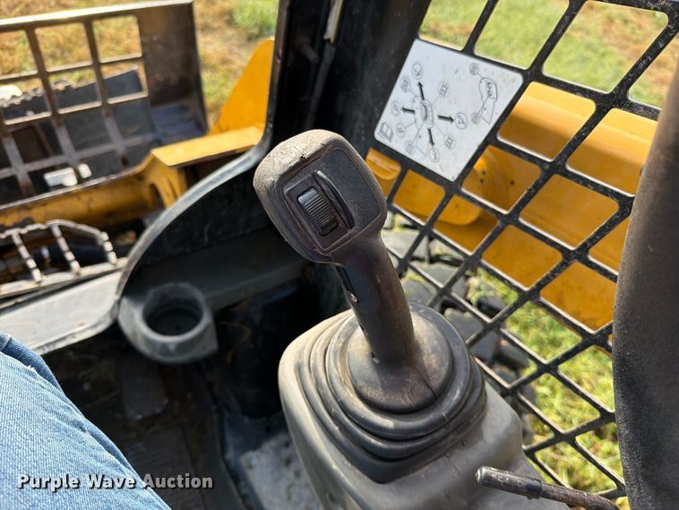 image for item EO8743 2017 Caterpillar 242D skid steer loader