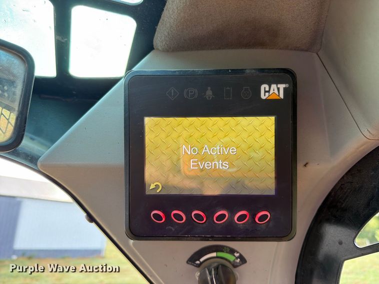 image for item EO8743 2017 Caterpillar 242D skid steer loader