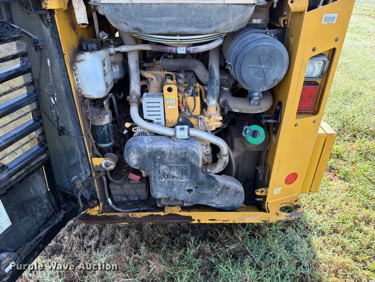 image for item EO8743 2017 Caterpillar 242D skid steer loader