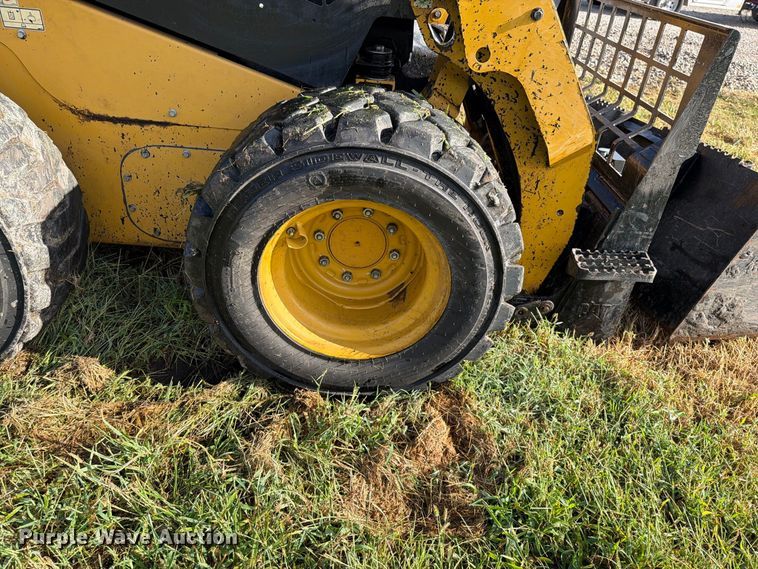 image for item EO8743 2017 Caterpillar 242D skid steer loader
