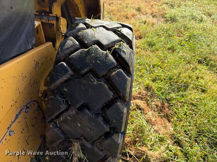 image for item EO8743 2017 Caterpillar 242D skid steer loader