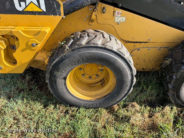 image for item EO8743 2017 Caterpillar 242D skid steer loader