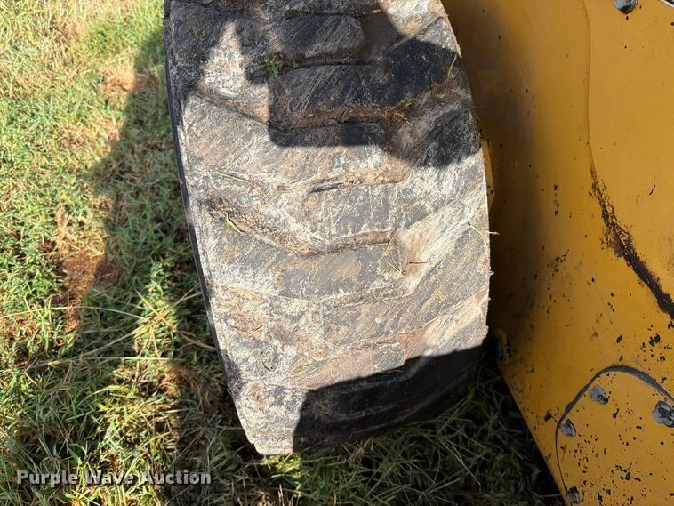 image for item EO8743 2017 Caterpillar 242D skid steer loader