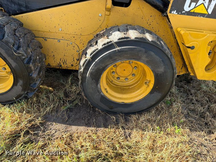 image for item EO8743 2017 Caterpillar 242D skid steer loader