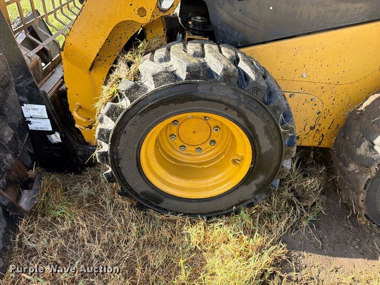 image for item EO8743 2017 Caterpillar 242D skid steer loader