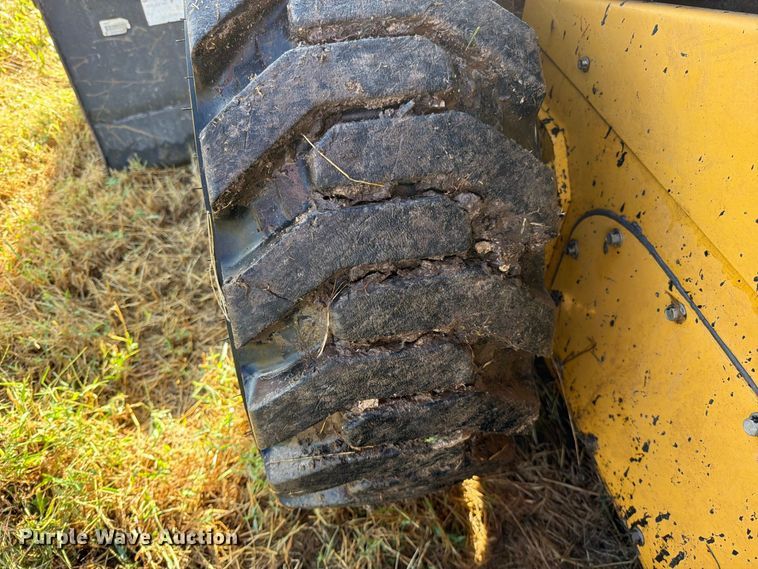image for item EO8743 2017 Caterpillar 242D skid steer loader