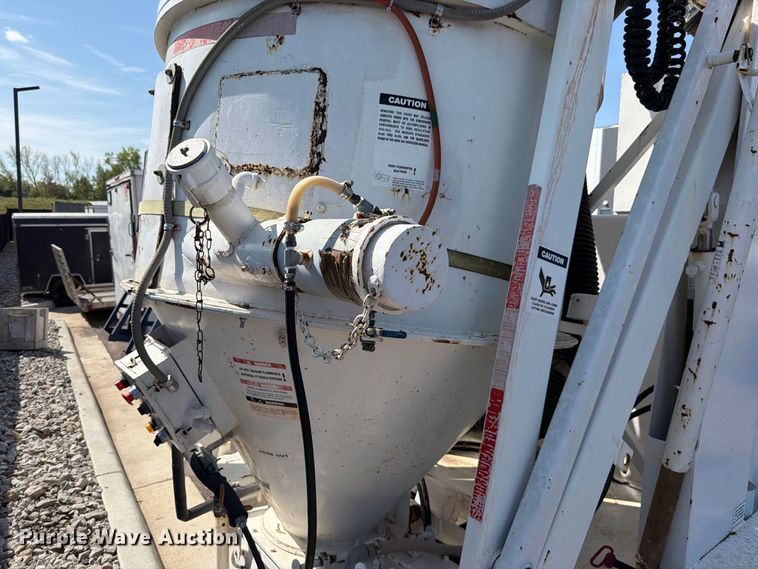 image for item EO8750 Magnum HEPA Vac 522 vacuum trailer