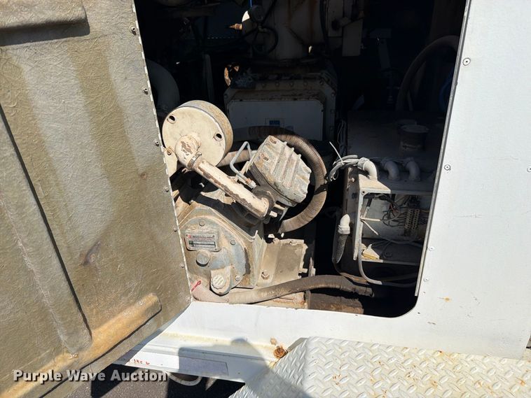 image for item EO8750 Magnum HEPA Vac 522 vacuum trailer