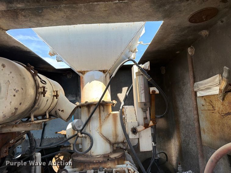 image for item EO8750 Magnum HEPA Vac 522 vacuum trailer