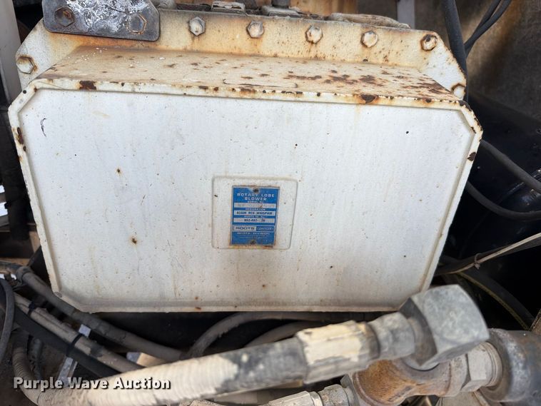 image for item EO8750 Magnum HEPA Vac 522 vacuum trailer