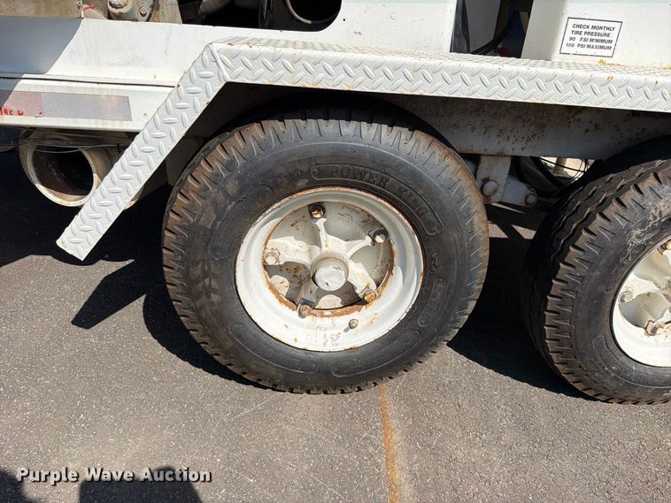 image for item EO8750 Magnum HEPA Vac 522 vacuum trailer