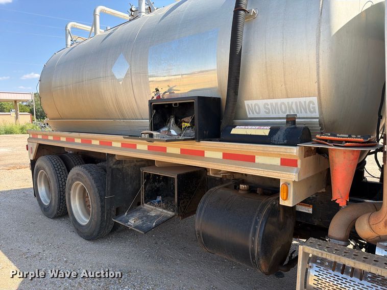 image for item EP7558 2009 Sterling L9500 vacuum truck