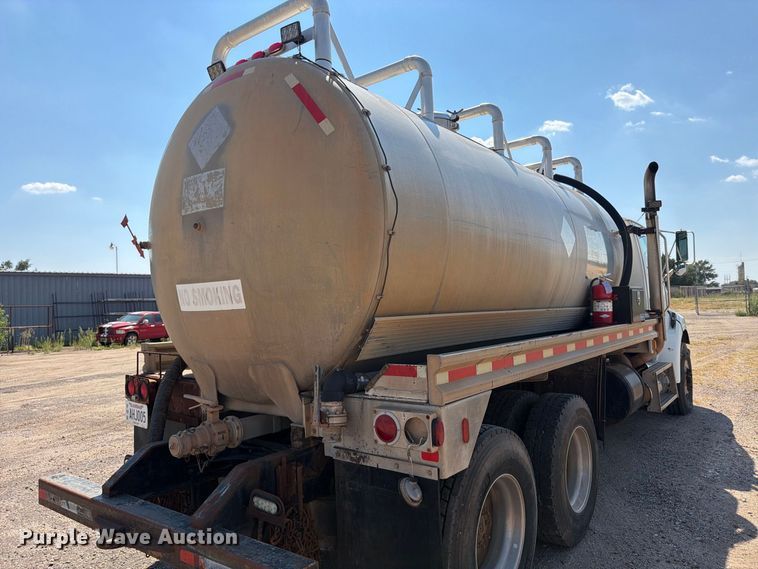 image for item EP7558 2009 Sterling L9500 vacuum truck