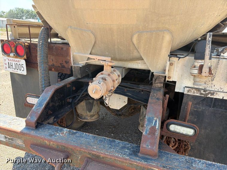 image for item EP7558 2009 Sterling L9500 vacuum truck