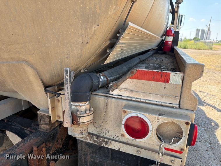 image for item EP7558 2009 Sterling L9500 vacuum truck