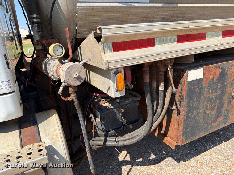 image for item EP7558 2009 Sterling L9500 vacuum truck