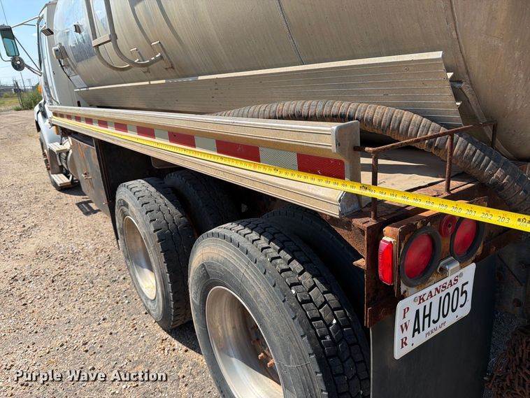 image for item EP7558 2009 Sterling L9500 vacuum truck