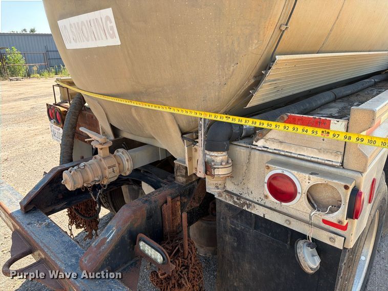 image for item EP7558 2009 Sterling L9500 vacuum truck