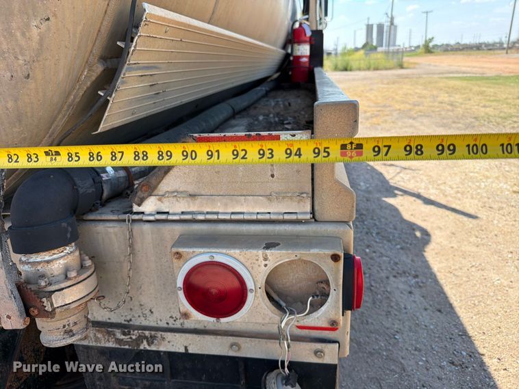 image for item EP7558 2009 Sterling L9500 vacuum truck