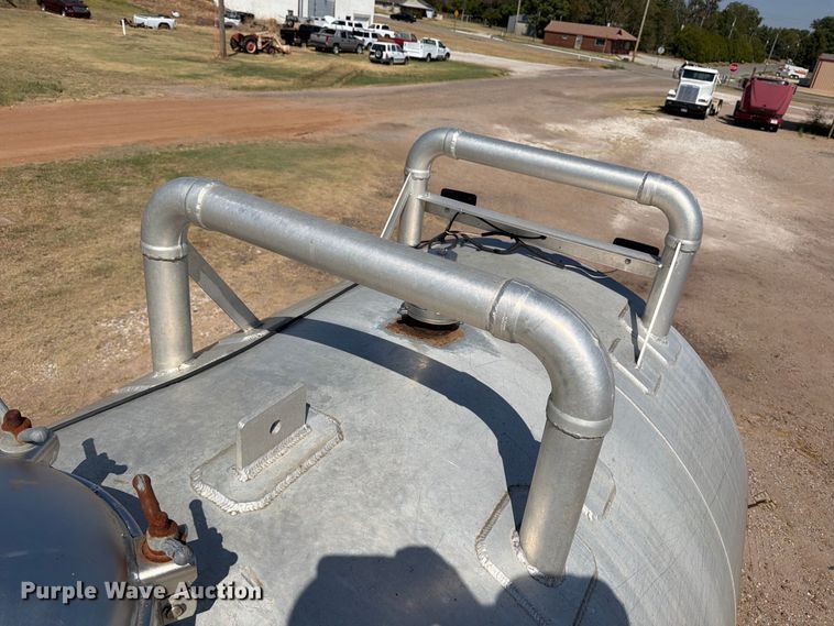 image for item EP7558 2009 Sterling L9500 vacuum truck