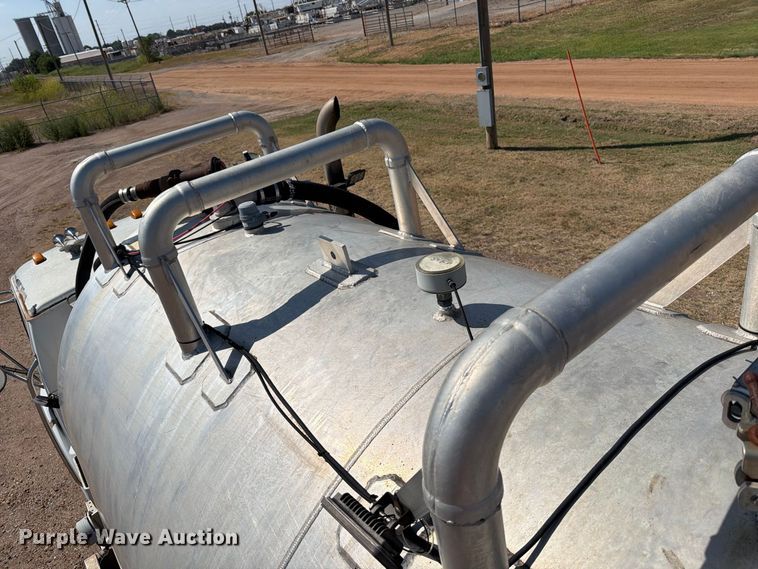image for item EP7558 2009 Sterling L9500 vacuum truck