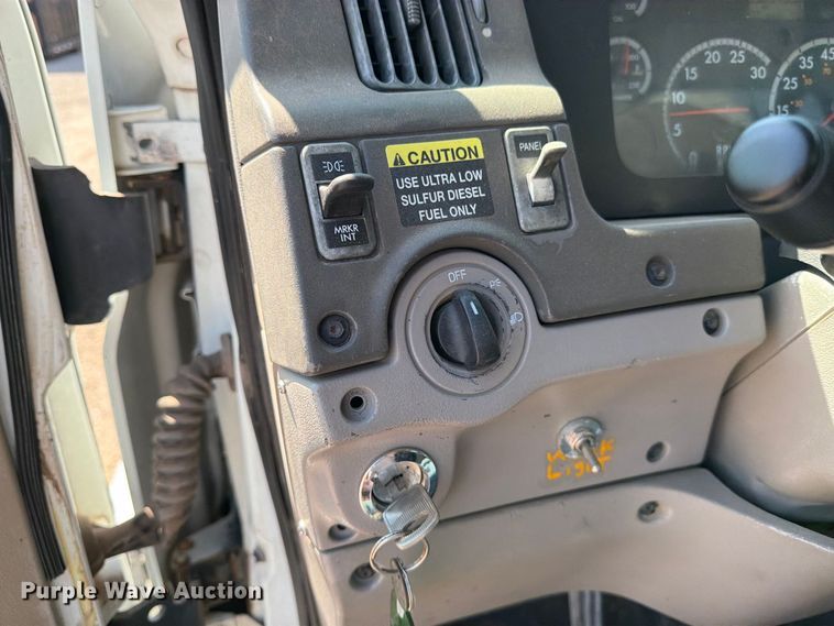 image for item EP7558 2009 Sterling L9500 vacuum truck