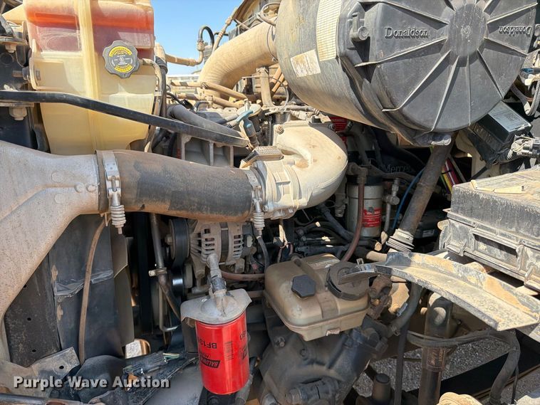 image for item EP7558 2009 Sterling L9500 vacuum truck