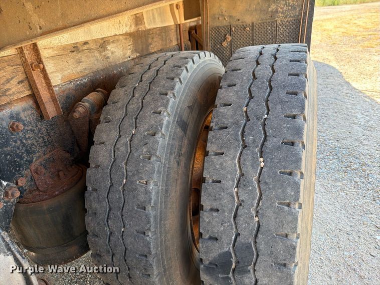 image for item EP7558 2009 Sterling L9500 vacuum truck