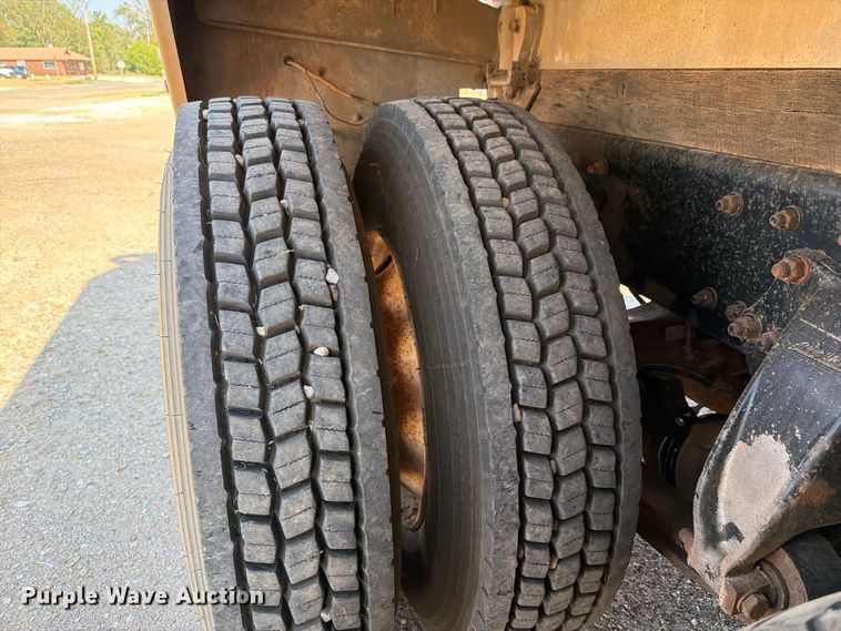 image for item EP7558 2009 Sterling L9500 vacuum truck