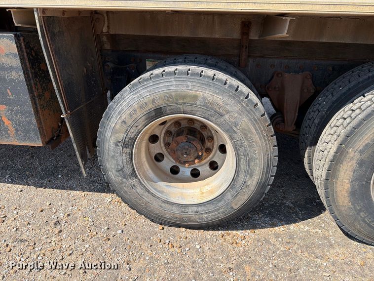 image for item EP7558 2009 Sterling L9500 vacuum truck